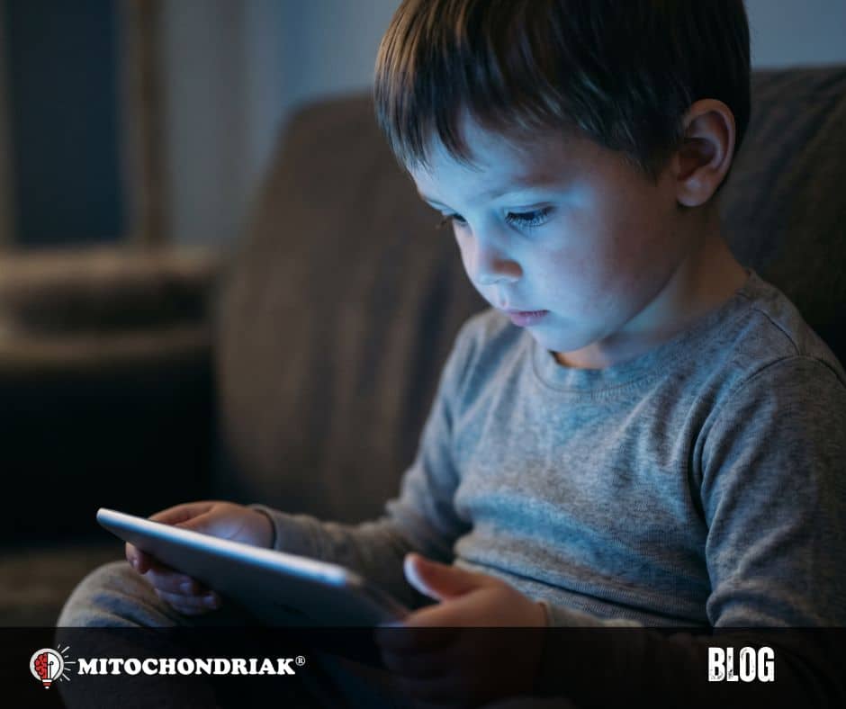 Chiralita #20 Krátkozrakosť ako fyzická pamäť svetla, alias keď oko prepíše informáciu do vlastnej geometrie